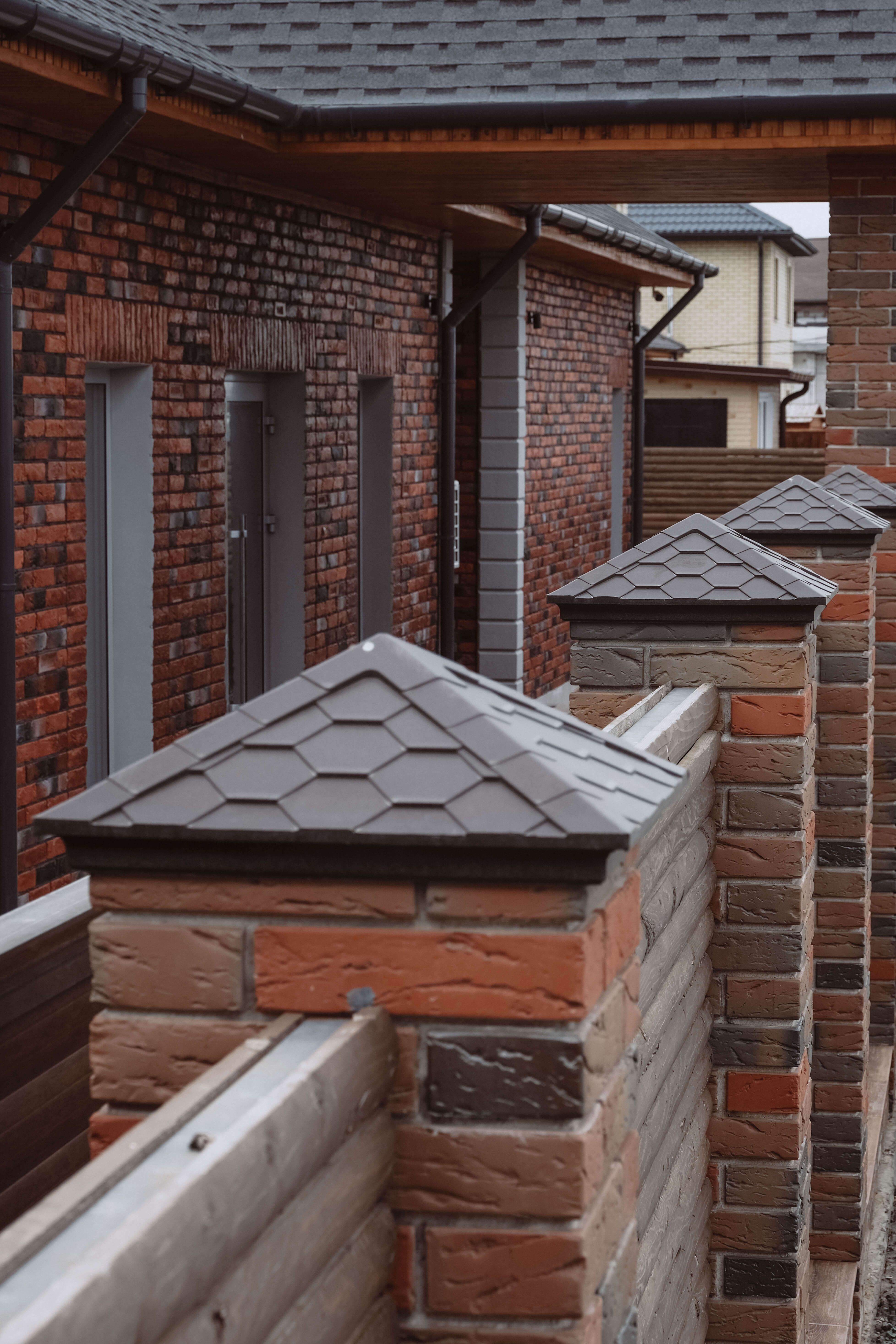 Колпак Zking Эверест Коричневый на столб 1.5х1.5 кирпича (390х390мм) в Шатуре фото